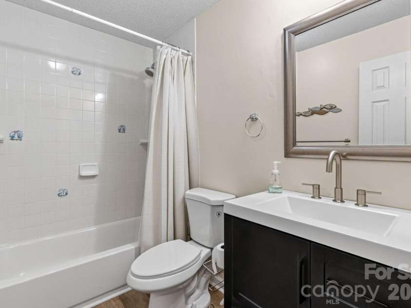 345 Northwest Drive, Davidson, NC 28036.  MLS# CAR4351722, YatesRealty ID 5015. 