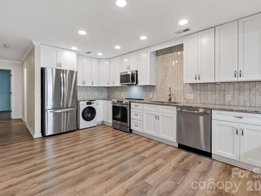 345 Northwest Drive, Davidson, NC 28036.  MLS# CAR4351722, YatesRealty ID 5015. 