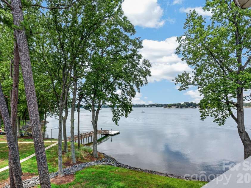 345 Northwest Drive, Davidson, NC 28036.  MLS# CAR4351722, YatesRealty ID 5015. 