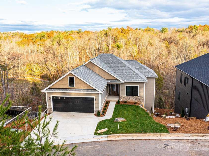 520 Park Way, Lenoir, NC 28645.  MLS# CAR4201888, YatesRealty ID 5015. 