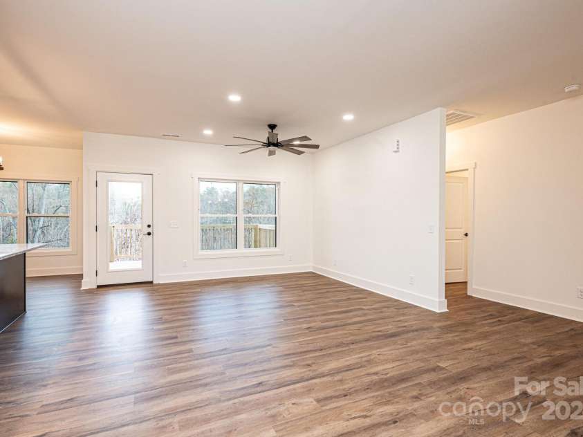 520 Park Way, Lenoir, NC 28645.  MLS# CAR4201888, YatesRealty ID 5015. 