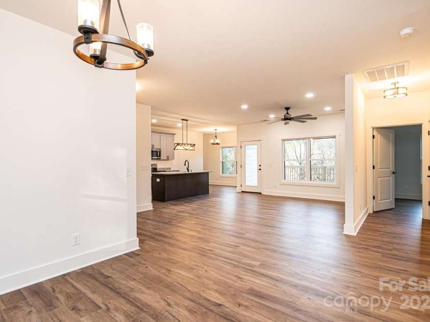 520 Park Way, Lenoir, NC 28645.  MLS# CAR4201888, YatesRealty ID 5015. 