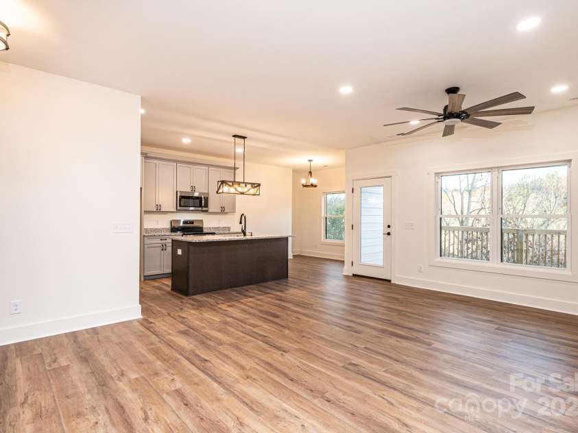 520 Park Way, Lenoir, NC 28645.  MLS# CAR4201888, YatesRealty ID 5015. 