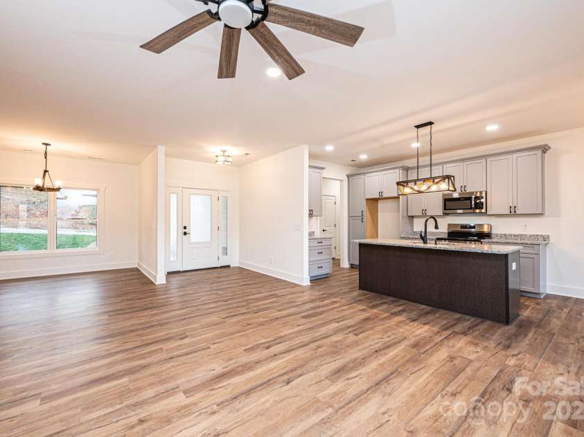 520 Park Way, Lenoir, NC 28645.  MLS# CAR4201888, YatesRealty ID 5015. 