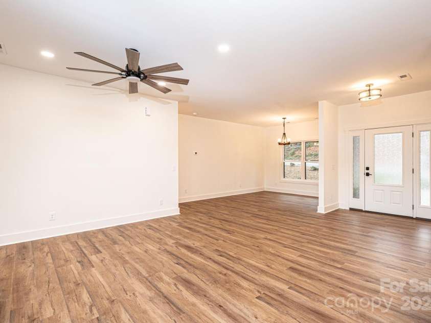 520 Park Way, Lenoir, NC 28645.  MLS# CAR4201888, YatesRealty ID 5015. 