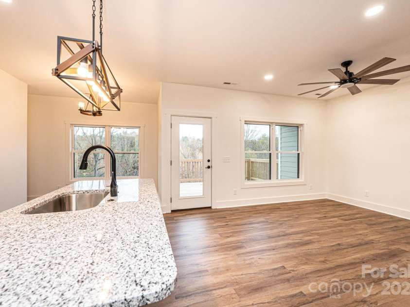 520 Park Way, Lenoir, NC 28645.  MLS# CAR4201888, YatesRealty ID 5015. 