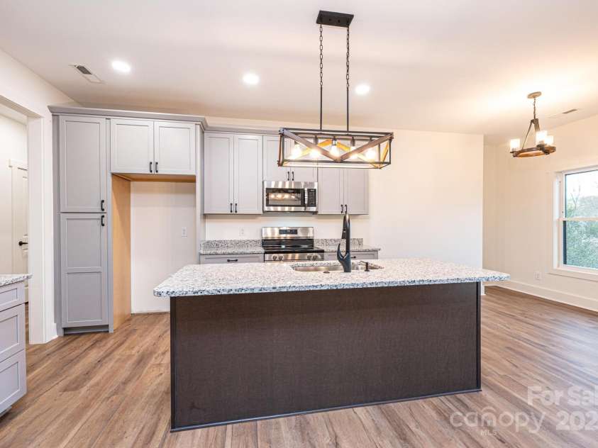 520 Park Way, Lenoir, NC 28645.  MLS# CAR4201888, YatesRealty ID 5015. 