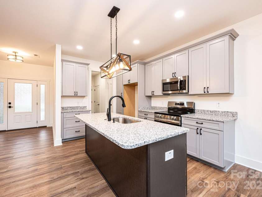 520 Park Way, Lenoir, NC 28645.  MLS# CAR4201888, YatesRealty ID 5015. 