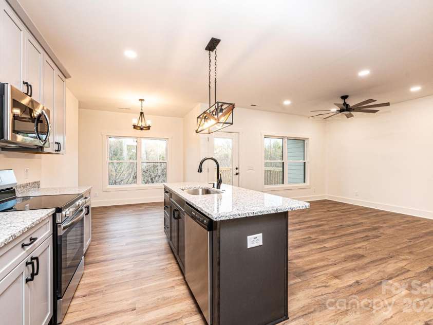 520 Park Way, Lenoir, NC 28645.  MLS# CAR4201888, YatesRealty ID 5015. 