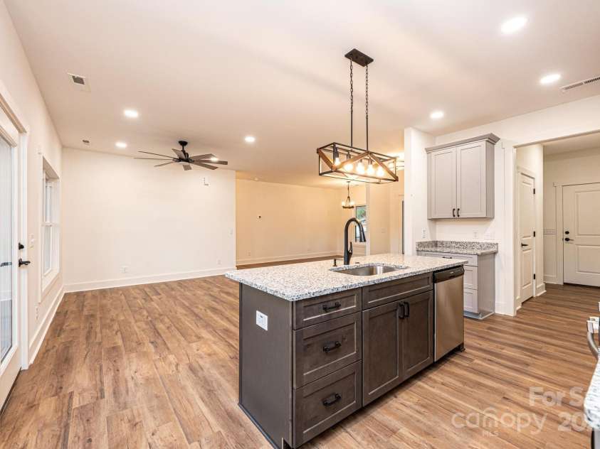 520 Park Way, Lenoir, NC 28645.  MLS# CAR4201888, YatesRealty ID 5015. 