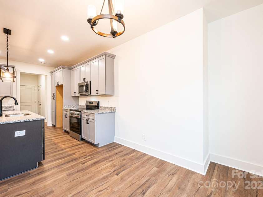 520 Park Way, Lenoir, NC 28645.  MLS# CAR4201888, YatesRealty ID 5015. 