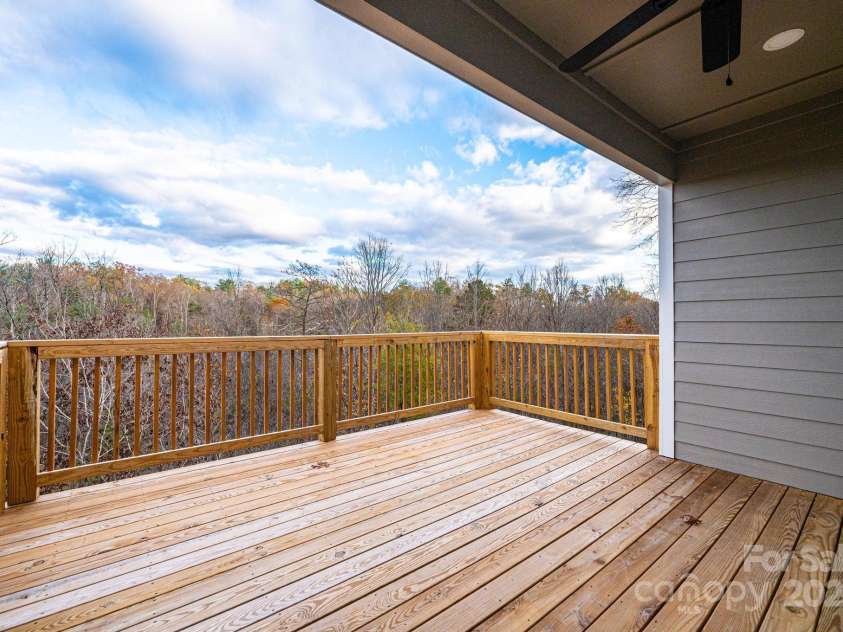 520 Park Way, Lenoir, NC 28645.  MLS# CAR4201888, YatesRealty ID 5015. 