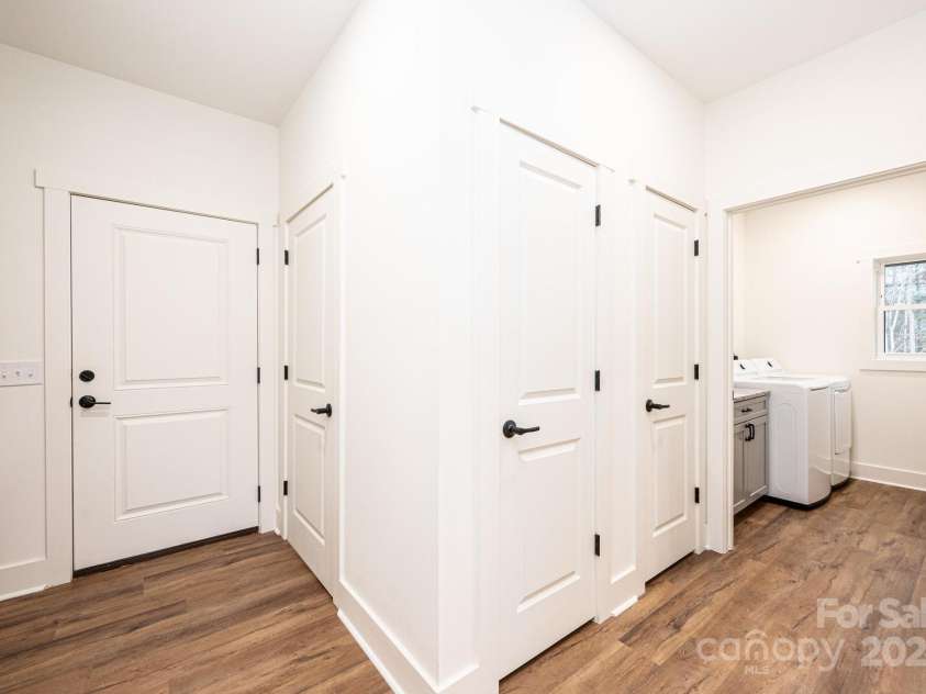 520 Park Way, Lenoir, NC 28645.  MLS# CAR4201888, YatesRealty ID 5015. 