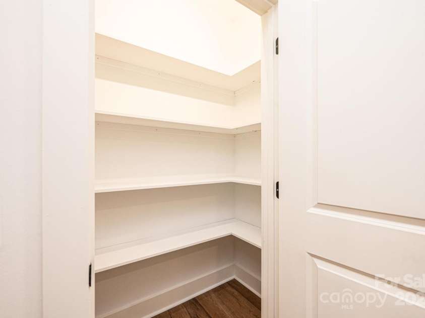 520 Park Way, Lenoir, NC 28645.  MLS# CAR4201888, YatesRealty ID 5015. 