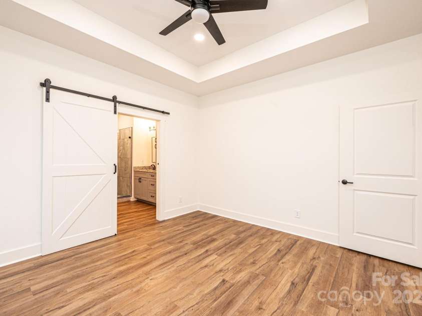 520 Park Way, Lenoir, NC 28645.  MLS# CAR4201888, YatesRealty ID 5015. 