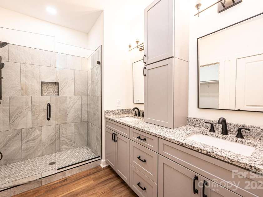 520 Park Way, Lenoir, NC 28645.  MLS# CAR4201888, YatesRealty ID 5015. 