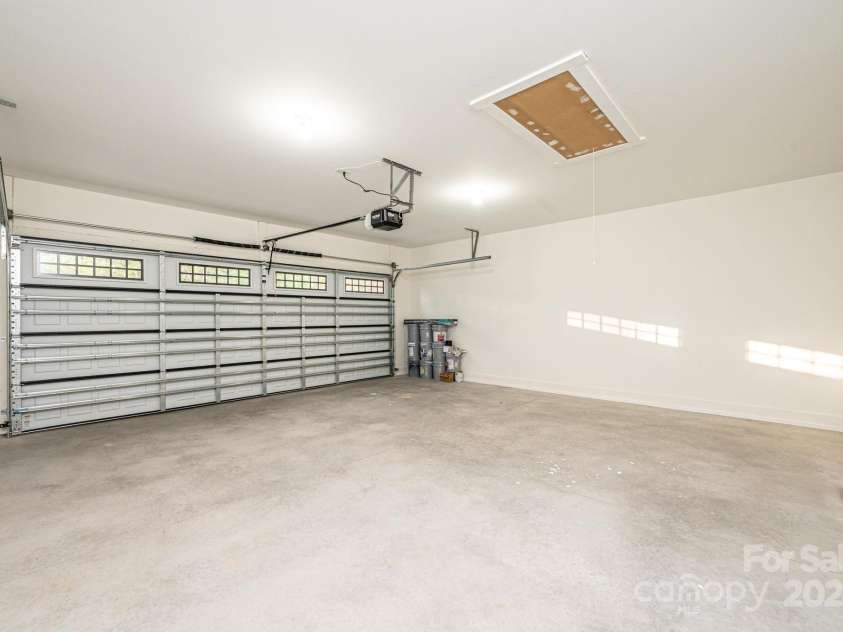 520 Park Way, Lenoir, NC 28645.  MLS# CAR4201888, YatesRealty ID 5015. 