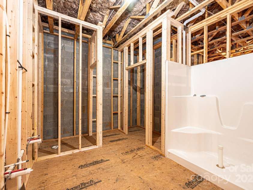 520 Park Way, Lenoir, NC 28645.  MLS# CAR4201888, YatesRealty ID 5015. 