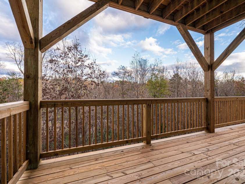 520 Park Way, Lenoir, NC 28645.  MLS# CAR4201888, YatesRealty ID 5015. 