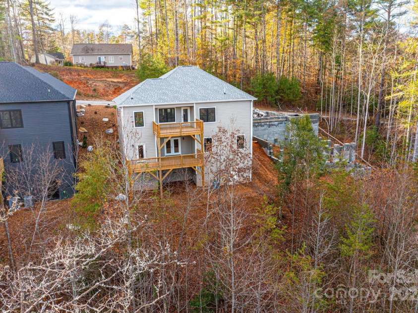 520 Park Way, Lenoir, NC 28645.  MLS# CAR4201888, YatesRealty ID 5015. 