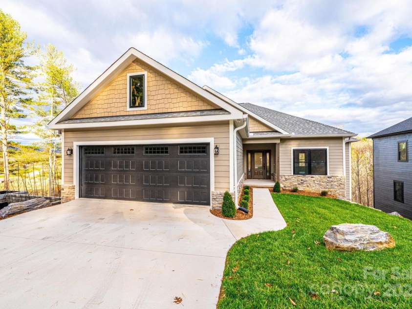 520 Park Way, Lenoir, NC 28645.  MLS# CAR4201888, YatesRealty ID 5015. 