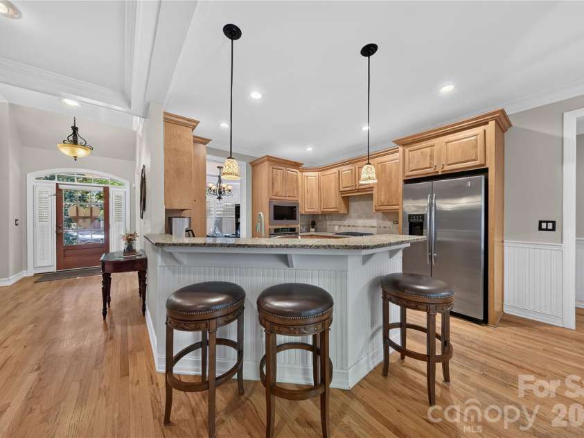 9605 White Hemlock Lane, Charlotte, NC 28270.  MLS# CAR4422399, YatesRealty ID 50151. Chef's Kitchen