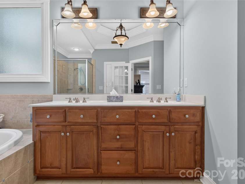 9605 White Hemlock Lane, Charlotte, NC 28270.  MLS# CAR4422399, YatesRealty ID 50151. Double Vanity