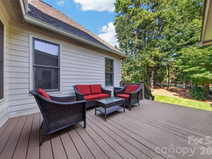 9605 White Hemlock Lane, Charlotte, NC 28270.  MLS# CAR4422399, YatesRealty ID 50151. Entertaining Deck