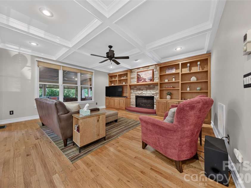 9605 White Hemlock Lane, Charlotte, NC 28270.  MLS# CAR4422399, YatesRealty ID 50151. Great Room