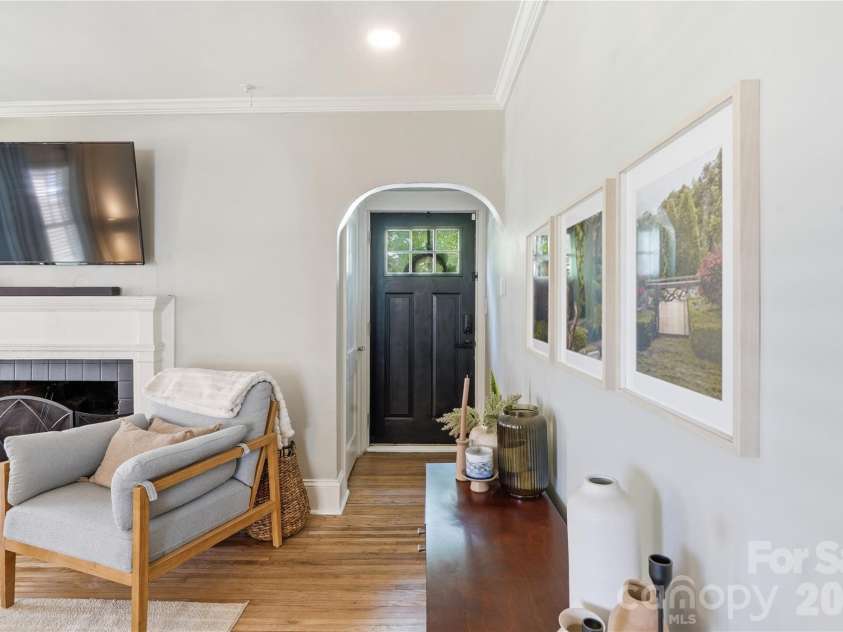 700 Woodruff Place, Charlotte, NC 28208.  MLS# CAR4422383, YatesRealty ID 50152. 