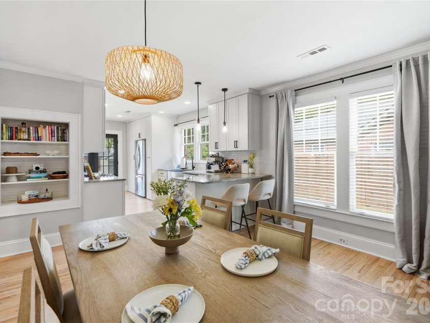 700 Woodruff Place, Charlotte, NC 28208.  MLS# CAR4422383, YatesRealty ID 50152. 