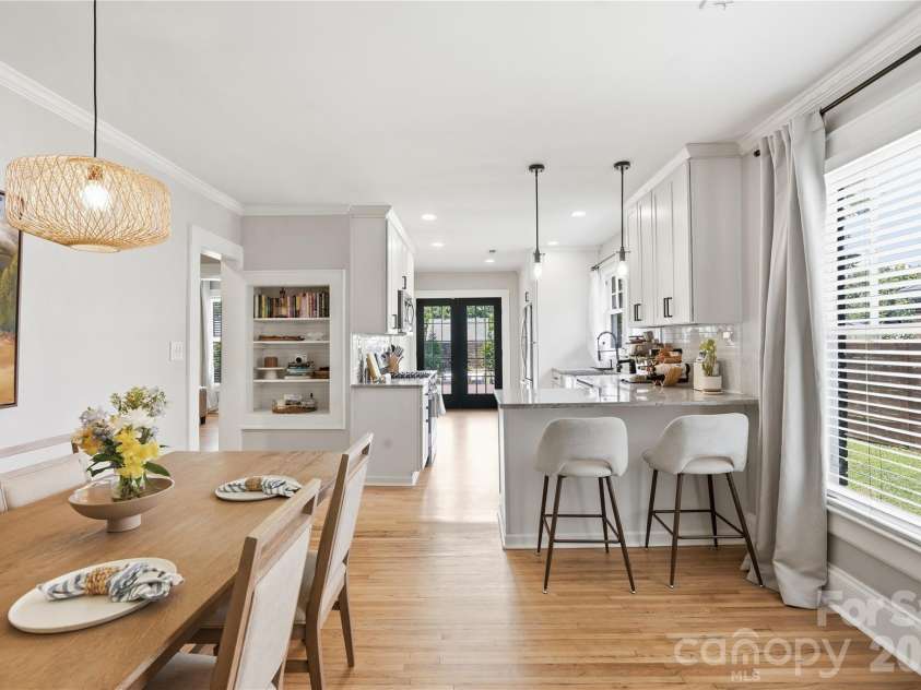 700 Woodruff Place, Charlotte, NC 28208.  MLS# CAR4422383, YatesRealty ID 50152. 