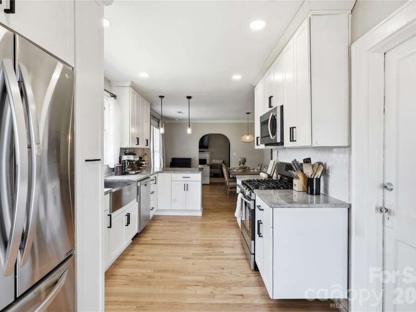 700 Woodruff Place, Charlotte, NC 28208.  MLS# CAR4422383, YatesRealty ID 50152. 