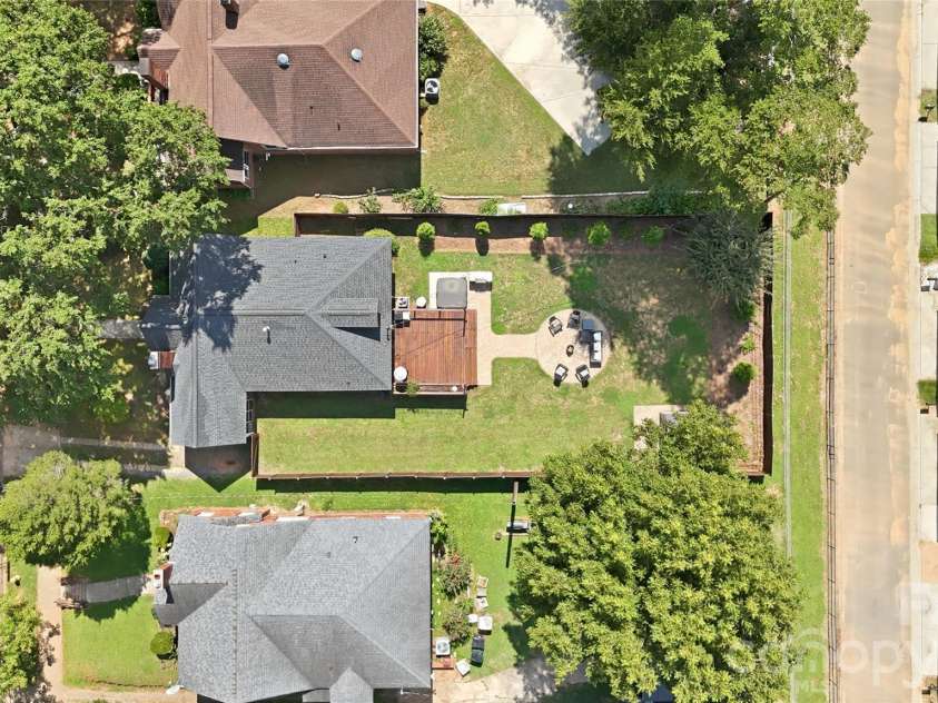 700 Woodruff Place, Charlotte, NC 28208.  MLS# CAR4422383, YatesRealty ID 50152. 