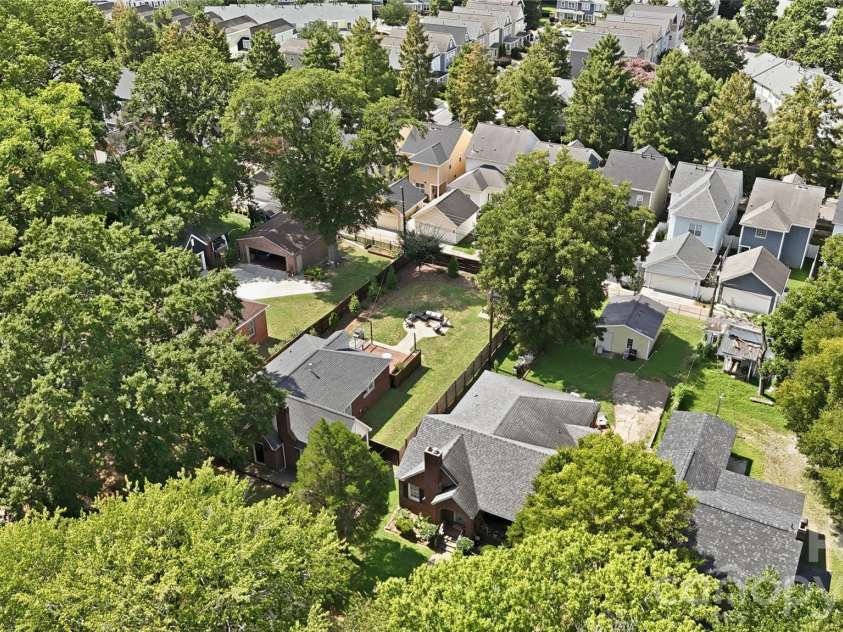 700 Woodruff Place, Charlotte, NC 28208.  MLS# CAR4422383, YatesRealty ID 50152. 