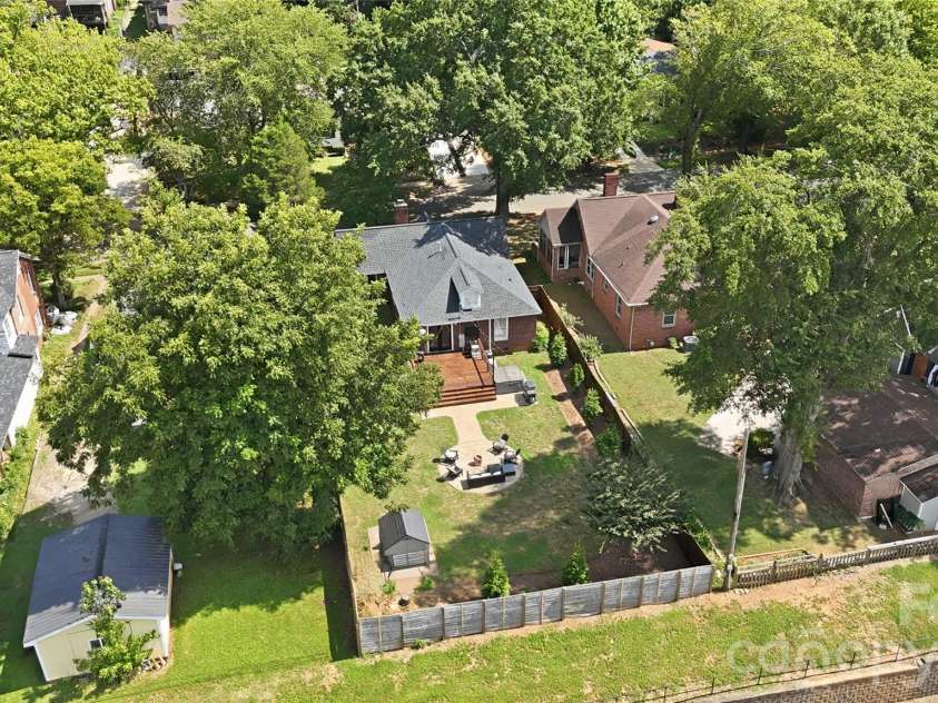 700 Woodruff Place, Charlotte, NC 28208.  MLS# CAR4422383, YatesRealty ID 50152. 