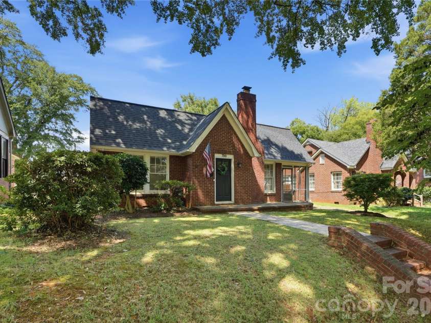 700 Woodruff Place, Charlotte, NC 28208.  MLS# CAR4422383, YatesRealty ID 50152. 