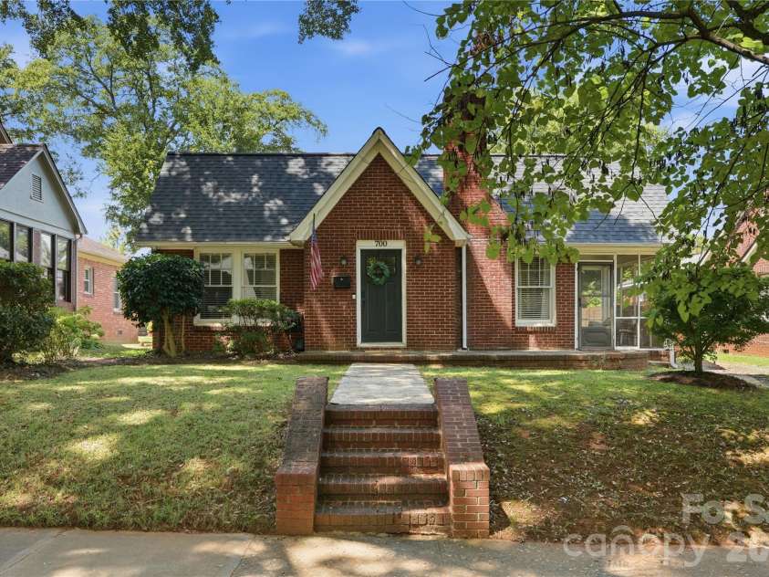 700 Woodruff Place, Charlotte, NC 28208.  MLS# CAR4422383, YatesRealty ID 50152. 