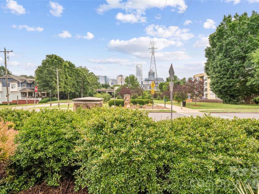 700 Woodruff Place, Charlotte, NC 28208.  MLS# CAR4422383, YatesRealty ID 50152. 