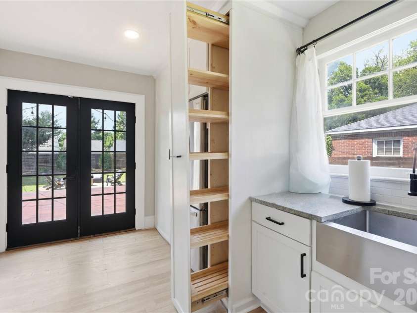 700 Woodruff Place, Charlotte, NC 28208.  MLS# CAR4422383, YatesRealty ID 50152. Pantry Storage