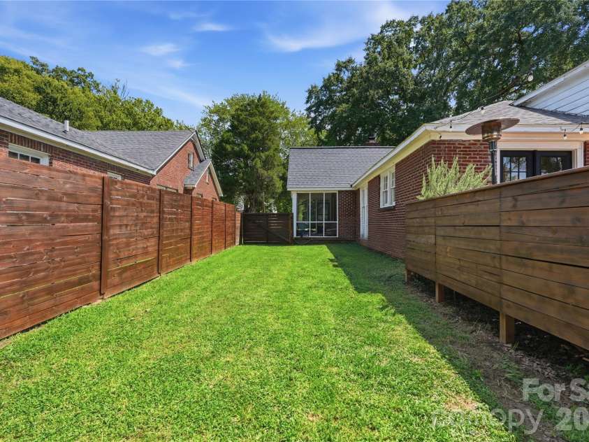 700 Woodruff Place, Charlotte, NC 28208.  MLS# CAR4422383, YatesRealty ID 50152. Side yard with endless possibilities