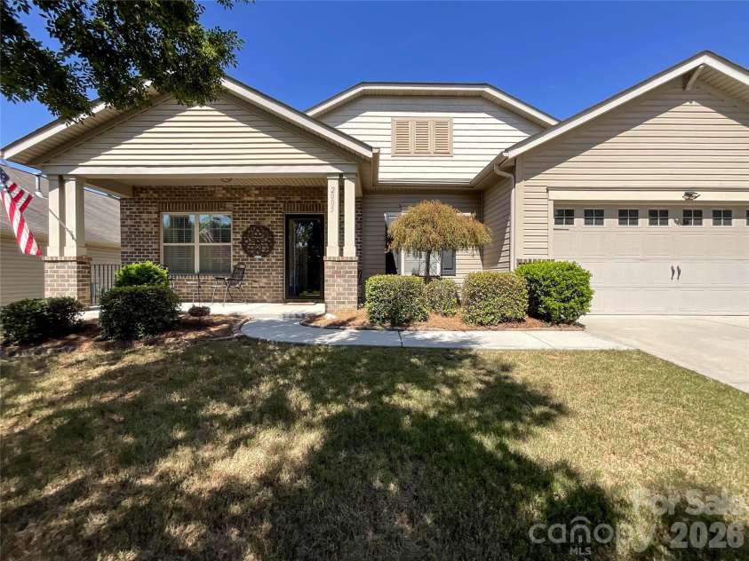 2005 Yellow Daisy Drive, Matthews, NC 28104.  MLS# CAR4422414, YatesRealty ID 50156. 