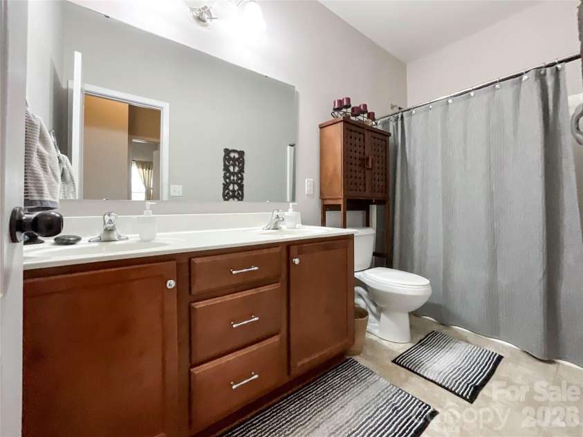 2005 Yellow Daisy Drive, Matthews, NC 28104.  MLS# CAR4422414, YatesRealty ID 50156. 