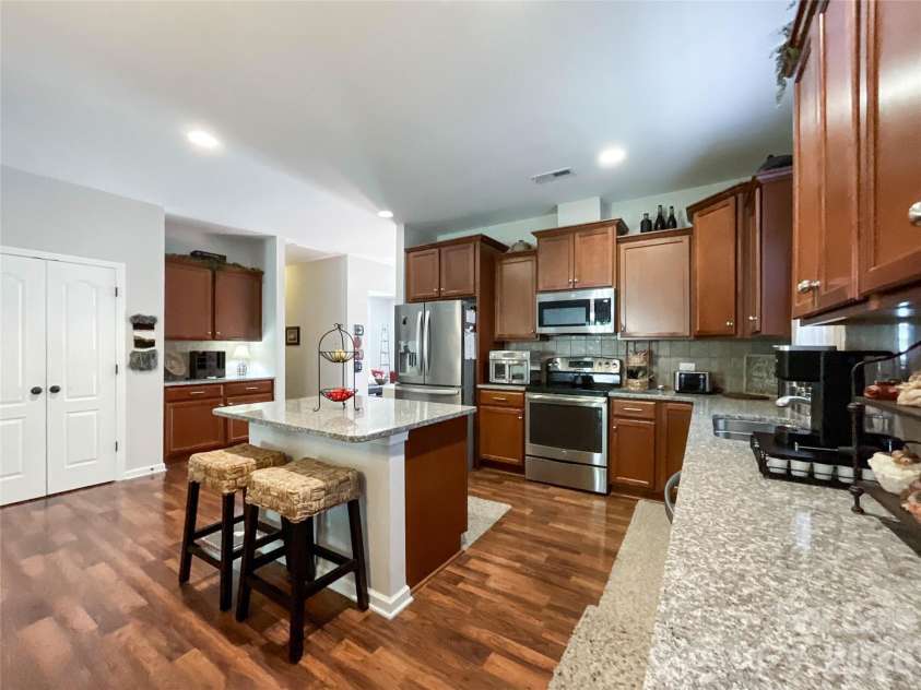 2005 Yellow Daisy Drive, Matthews, NC 28104.  MLS# CAR4422414, YatesRealty ID 50156. 