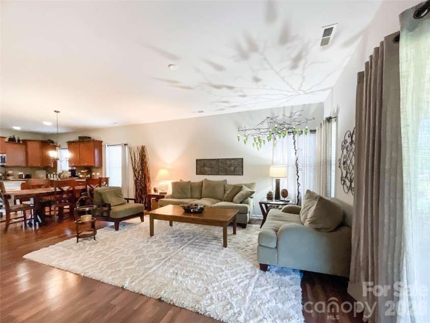 2005 Yellow Daisy Drive, Matthews, NC 28104.  MLS# CAR4422414, YatesRealty ID 50156. 