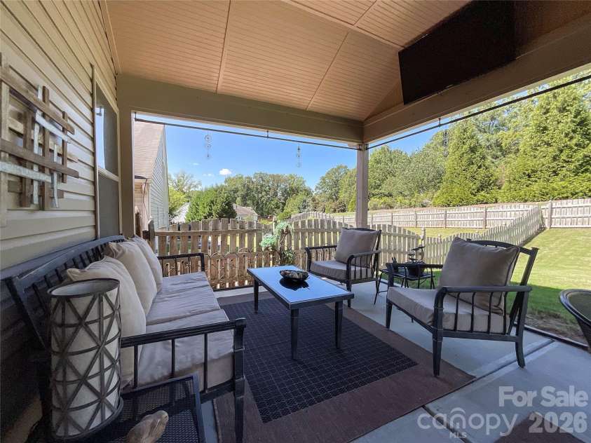 2005 Yellow Daisy Drive, Matthews, NC 28104.  MLS# CAR4422414, YatesRealty ID 50156. 