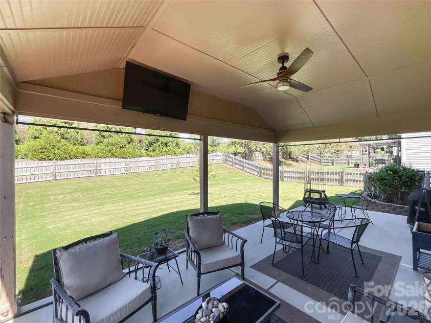 2005 Yellow Daisy Drive, Matthews, NC 28104.  MLS# CAR4422414, YatesRealty ID 50156. 