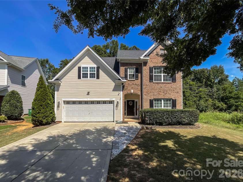 6019 Grassy Knoll Circle, Matthews, NC 28104.  MLS# CAR4422466, YatesRealty ID 50157. 