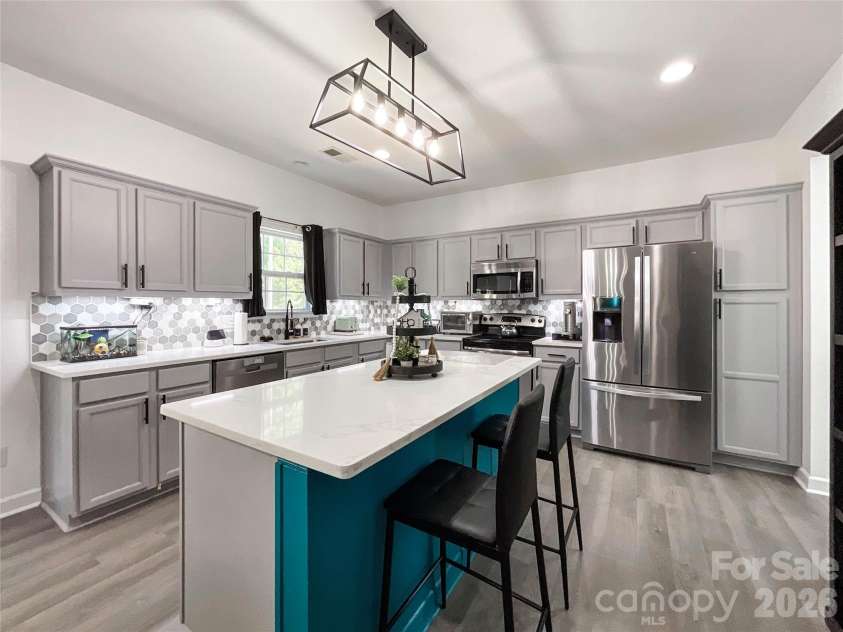 6019 Grassy Knoll Circle, Matthews, NC 28104.  MLS# CAR4422466, YatesRealty ID 50157. 