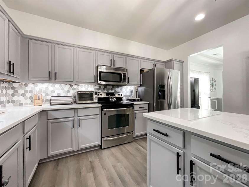 6019 Grassy Knoll Circle, Matthews, NC 28104.  MLS# CAR4422466, YatesRealty ID 50157. 